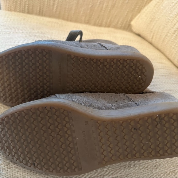 Isabel Marant ‘Bobby’ Sneaker in Taupe - Picture 4 of 4